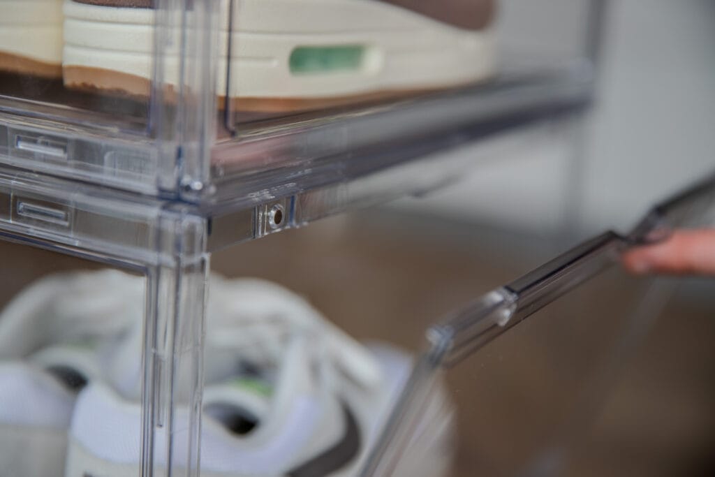 Sneakerbox transparant close-up magnetisch